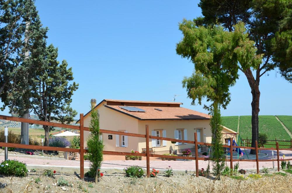 Re Umberto Suite San Salvo Exterior foto